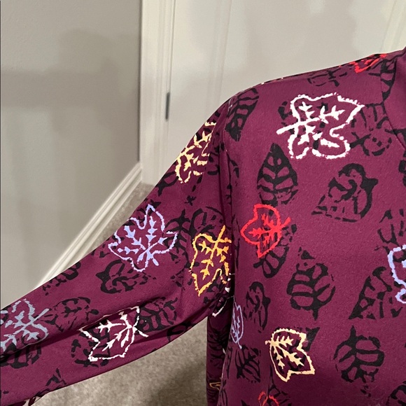 Elegant Long Sleeve Dress with Leaf Pattern - Picture 6 of 9